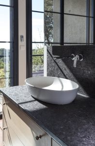 Salle de bains Avignon design chêne massif blanchi - photo 05