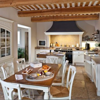 Cuisine Eygalières Alpilles provençale chêne laque blanche - photo 02