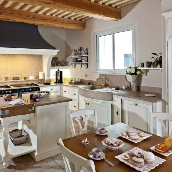 Cuisine Eygalières Alpilles provençale chêne laque blanche - photo 03